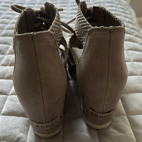 Women’s never worn Sorel wedge sandals - Picture 5 of 5